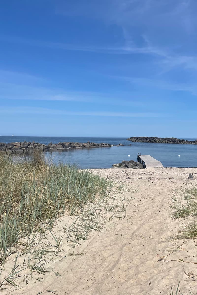 Hasle Stadtstrand mit Sand und Meer